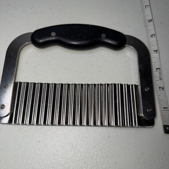 Retired Pampered Chef Crinkle Cut Serrated 1062 Vegetable Fruit Cheese Chopper - Picture 5 of 6